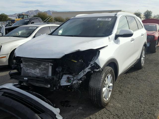 5XYPG4A31HG238469 - 2017 KIA SORENTO LX WHITE photo 2