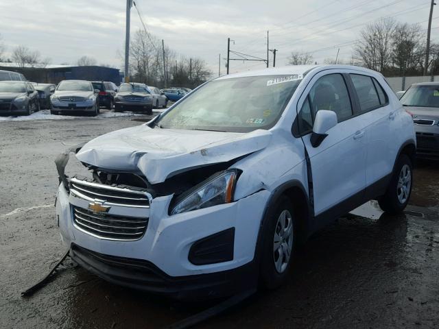 3GNCJKSB2GL265477 - 2016 CHEVROLET TRAX LS WHITE photo 2