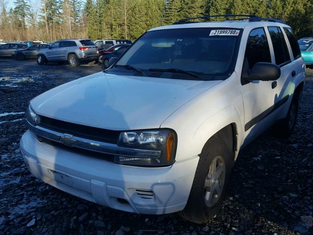 1GNDT13S552251739 - 2005 CHEVROLET TRAILBLAZE WHITE photo 2