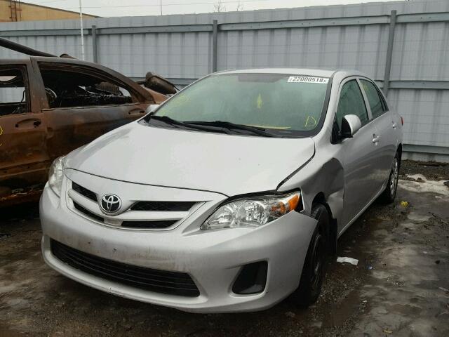 2T1BU4EE5CC785618 - 2012 TOYOTA COROLLA BA SILVER photo 2