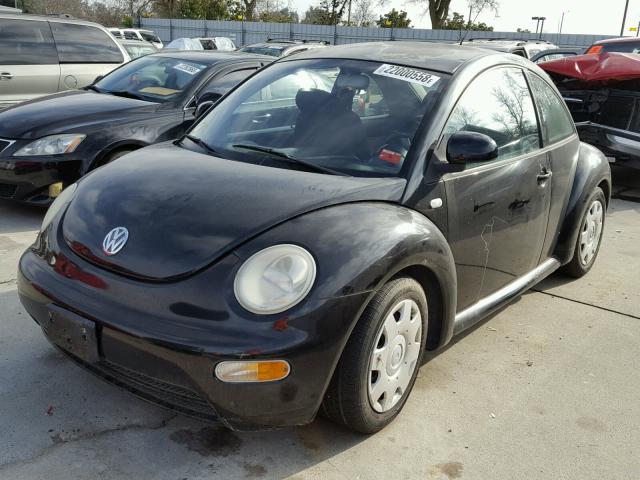 3VWBC21C2YM402967 - 2000 VOLKSWAGEN NEW BEETLE 黑色 照片 2