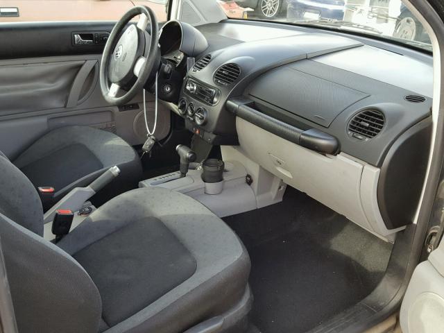 3VWBC21C2YM402967 - 2000 VOLKSWAGEN NEW BEETLE 黑色 照片 5