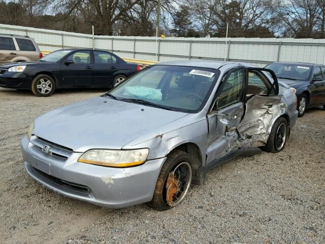 1HGCG5645XA045313 - 1999 HONDA ACCORD LX SILVER photo 2