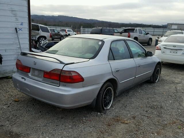 1HGCG5645XA045313 - 1999 HONDA ACCORD LX SILVER photo 4