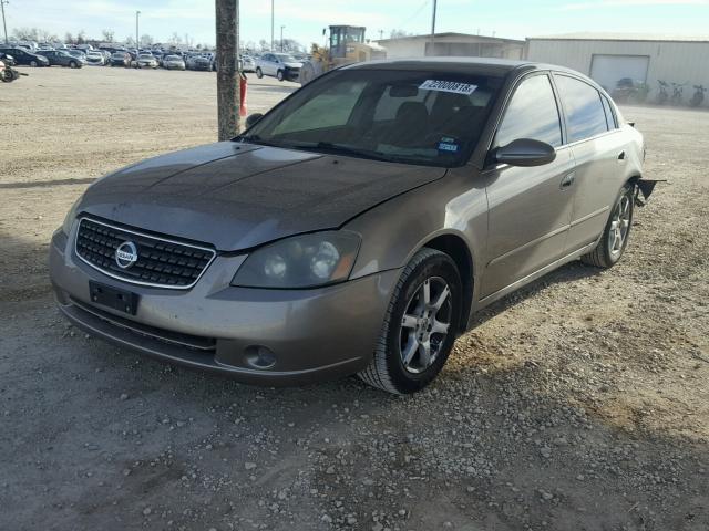 1N4AL11D15N400586 - 2005 NISSAN ALTIMA S GOLD photo 2