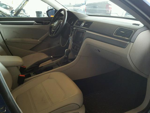 1VWDT7A39HC069691 - 2017 VOLKSWAGEN PASSAT R-L BLUE photo 5