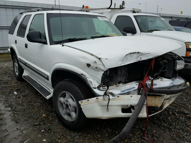 1GNDT13W3WK258614 - 1998 CHEVROLET BLAZER WHITE photo 1