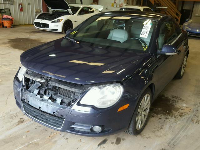 WVWFA71F37V050889 - 2007 VOLKSWAGEN EOS 2.0T L BLUE photo 2