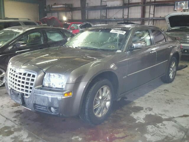 2C3CK5CV0AH262713 - 2010 CHRYSLER 300 TOURIN GRAY photo 2