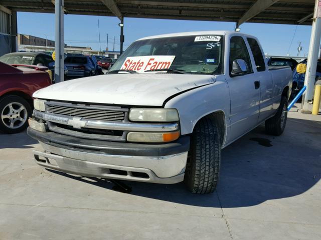 2GCEC19T9Y1388457 - 2000 CHEVROLET SILVERADO WHITE photo 2