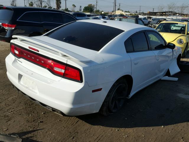 2C3CDXBG0EH342432 - 2014 DODGE CHARGER SE WHITE photo 4