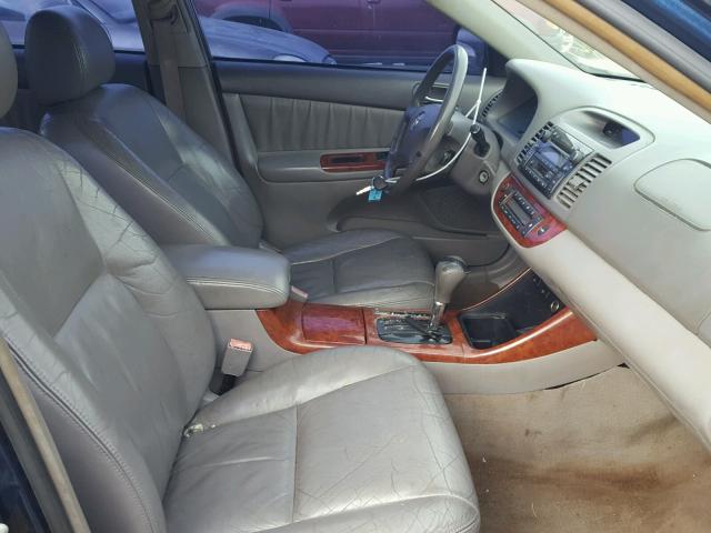 4T1BE30K72U556147 - 2002 TOYOTA CAMRY LE ლურჯი ფოტო 5