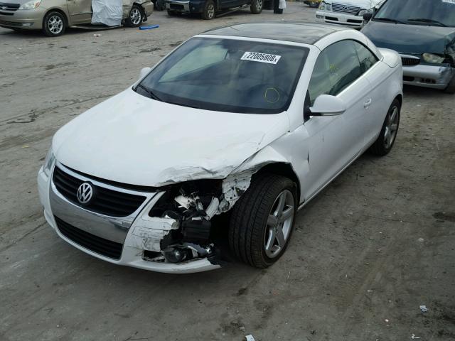 WVWDA71F27V001478 - 2007 VOLKSWAGEN EOS 2.0T S WHITE photo 2