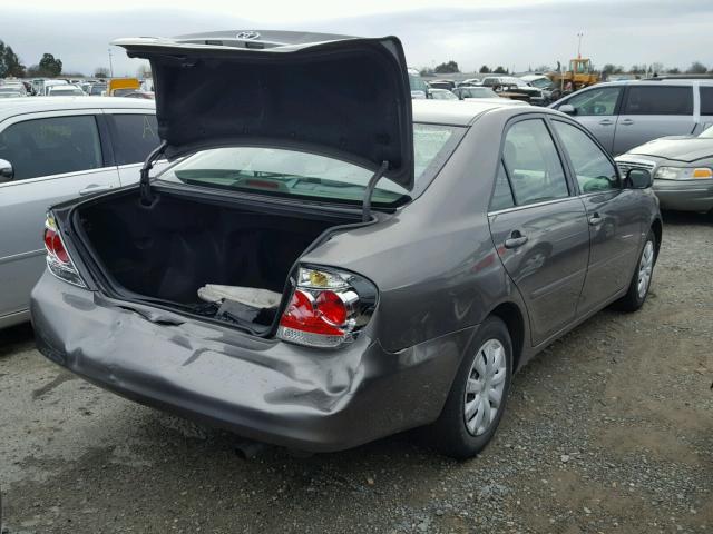 4T1BE32K95U980043 - 2005 TOYOTA CAMRY LE ნაცრისფერი ფოტო 4