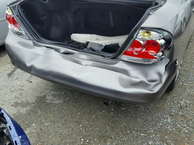 4T1BE32K95U980043 - 2005 TOYOTA CAMRY LE ნაცრისფერი ფოტო 9