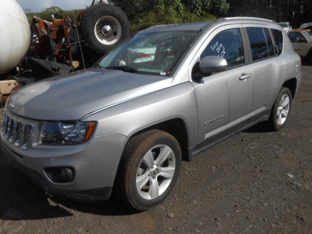 1C4NJCEA3GD636615 - 2016 JEEP COMPASS LA SILVER photo 2