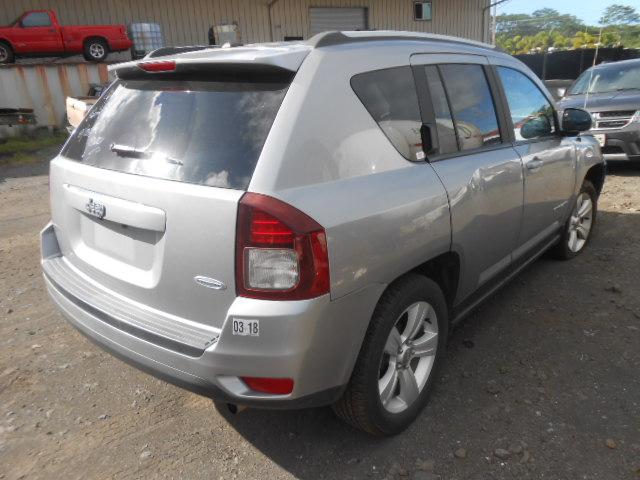 1C4NJCEA3GD636615 - 2016 JEEP COMPASS LA SILVER photo 4