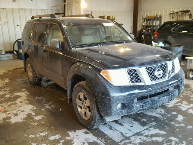 5N1AR18W55C718072 - 2005 NISSAN PATHFINDER BLACK photo 1