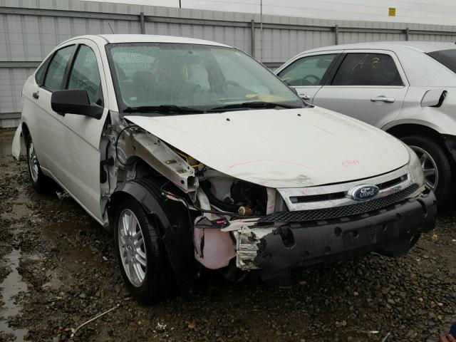 1FAHP3FN0AW298105 - 2010 FORD FOCUS SE WHITE photo 1