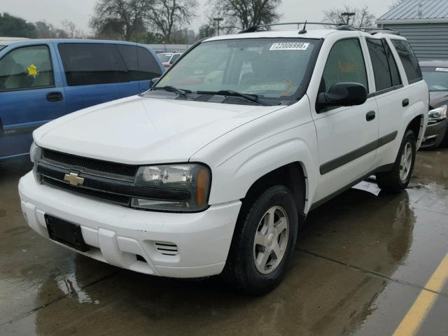 1GNDS13S552101214 - 2005 CHEVROLET TRAILBLAZE WHITE photo 2