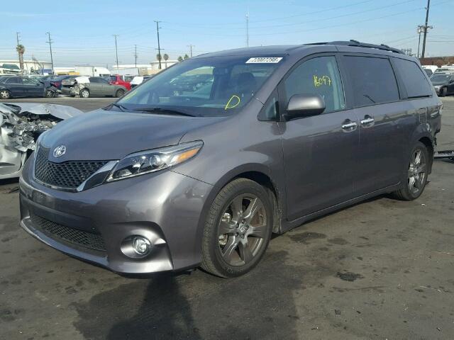 5TDXZ3DC6HS774479 - 2017 TOYOTA SIENNA SE GRAY photo 2