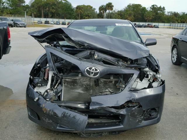 4T1BF3EK3BU146614 - 2011 TOYOTA CAMRY BASE GRAY photo 9