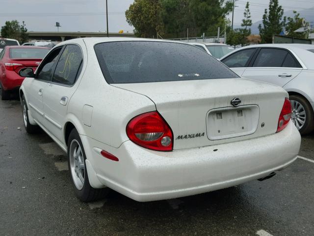 JN1CA31D0YT738536 - 2000 NISSAN MAXIMA GLE WHITE photo 3