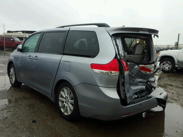 5TDYK3DC8DS392568 - 2013 TOYOTA SIENNA XLE SILVER photo 3