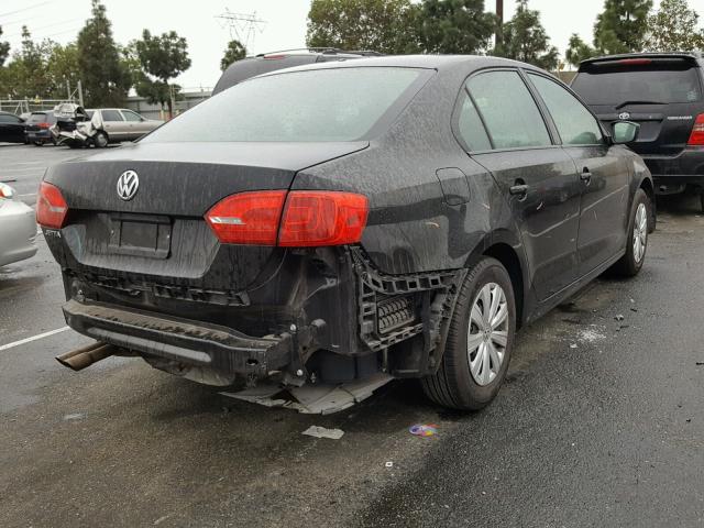 3VW2K7AJ7EM379213 - 2014 VOLKSWAGEN JETTA BASE შავი ფოტო 4