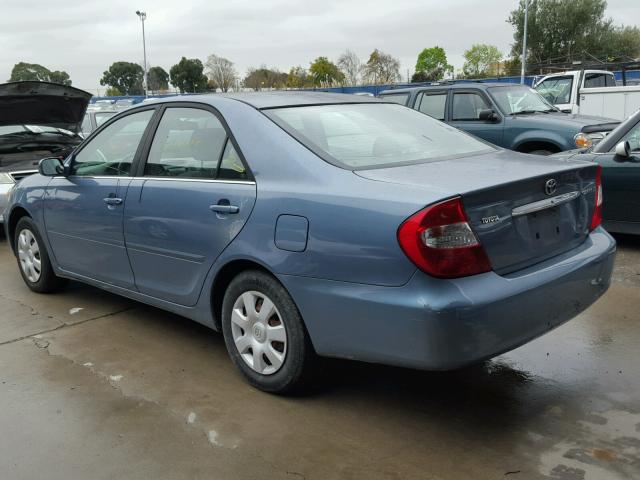 JTDBE32K420011757 - 2002 TOYOTA CAMRY LE ლურჯი ფოტო 3