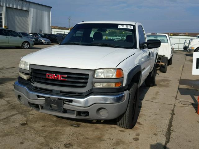 1GDHC24U37E193790 - 2007 GMC SIERRA C25 WHITE photo 2