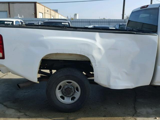 1GDHC24U37E193790 - 2007 GMC SIERRA C25 WHITE photo 6