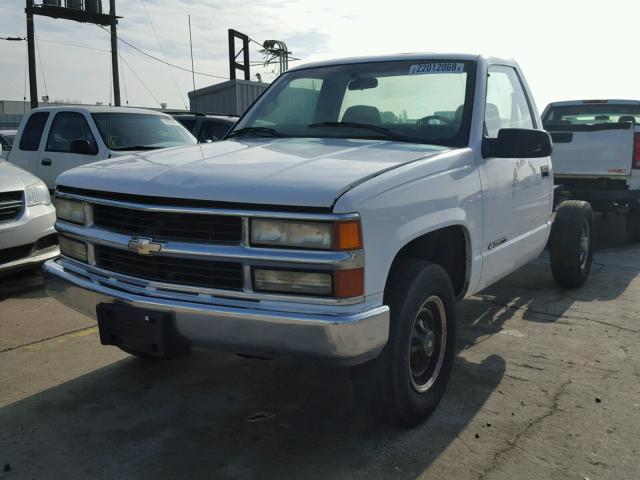 1GBGC34R5YR214218 - 2000 CHEVROLET 3500 WHITE photo 2