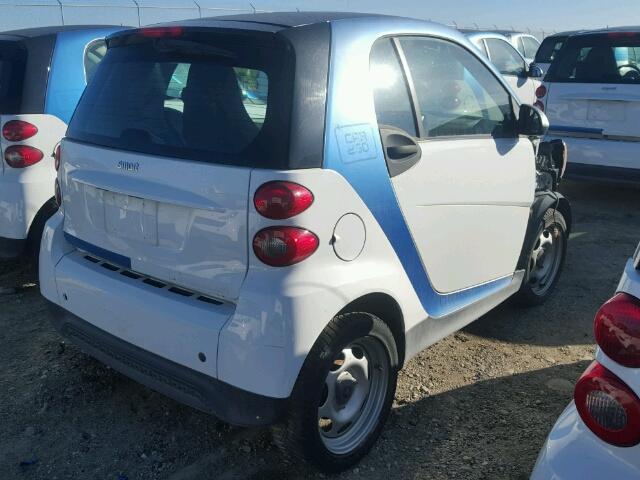 WMEEJ3BA9DK719804 - 2013 SMART FORTWO PUR WHITE photo 4