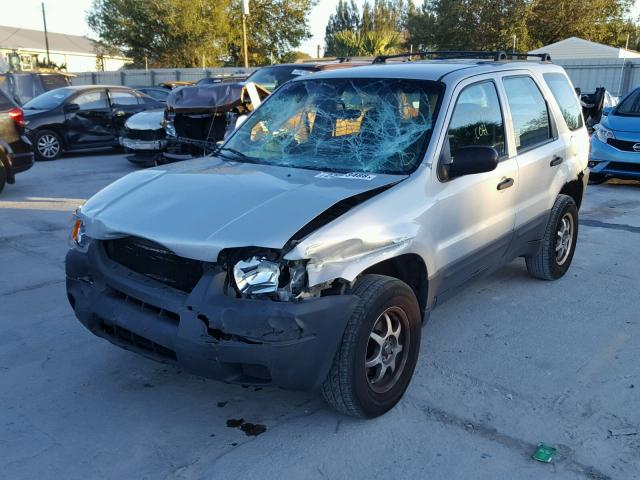 1FMYU02183KA51702 - 2003 FORD ESCAPE XLS SILVER photo 2