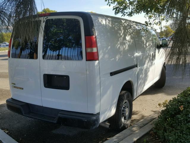 1GCZGFAA6A1171859 - 2010 CHEVROLET EXPRESS G2 WHITE photo 4