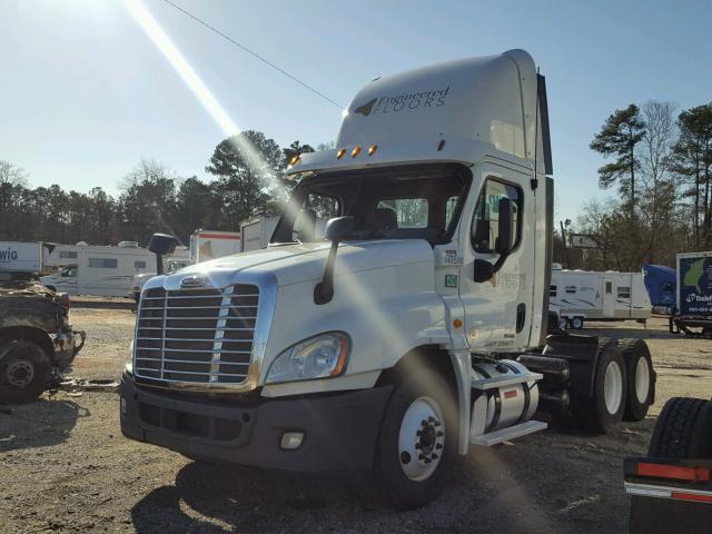 1FUJGEDV3DSBV1083 - 2013 FREIGHTLINER CASCADIA 1 WHITE photo 2