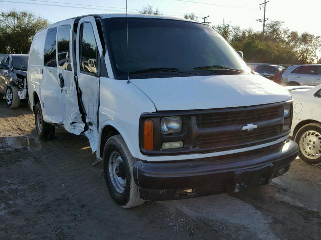 1GCEG15M721172610 - 2002 CHEVROLET EXPRESS G1 WHITE photo 1