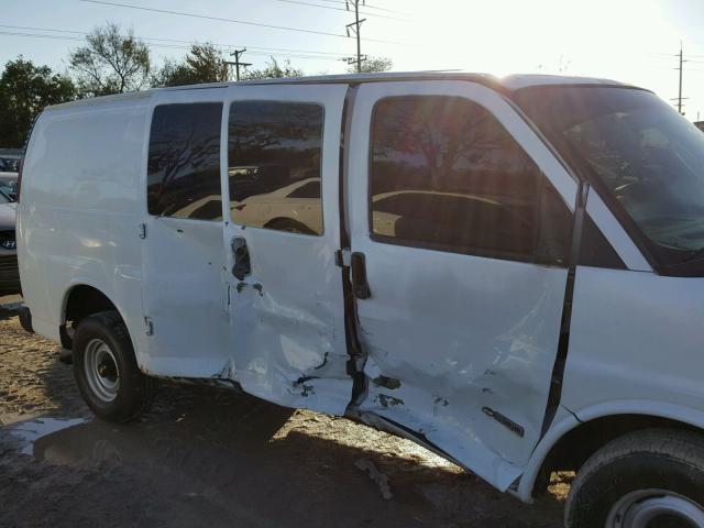 1GCEG15M721172610 - 2002 CHEVROLET EXPRESS G1 WHITE photo 9