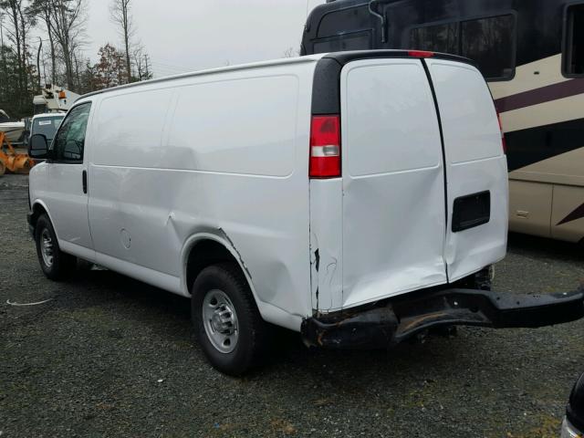 1GCWGFCF8F1220594 - 2015 CHEVROLET EXPRESS G2 WHITE photo 3