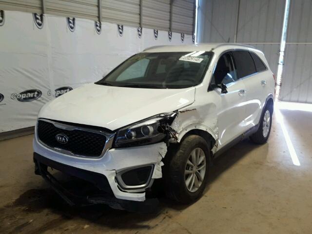 5XYPGDA36GG147227 - 2016 KIA SORENTO LX WHITE photo 2