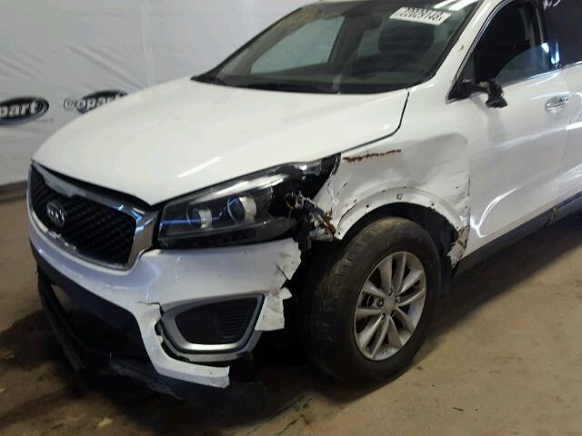 5XYPGDA36GG147227 - 2016 KIA SORENTO LX WHITE photo 9