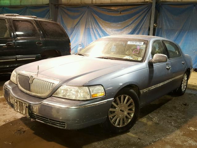 1LNHM81W64Y619357 - 2004 LINCOLN TOWN CAR E BLUE photo 2