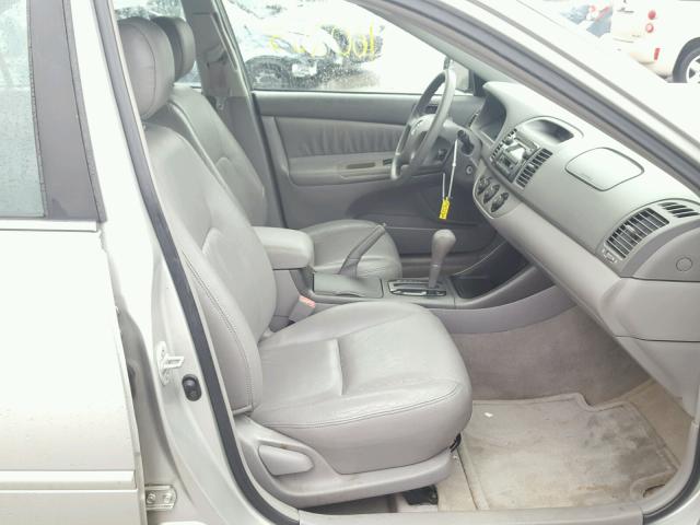 4T1BE32K82U005402 - 2002 TOYOTA CAMRY LE ვერცხლისფერი ფოტო 5