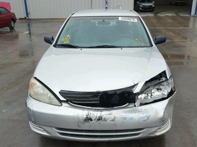 4T1BE32K82U005402 - 2002 TOYOTA CAMRY LE ვერცხლისფერი ფოტო 9