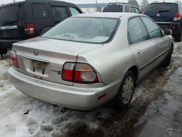 1HGCD5638TA183521 - 1996 HONDA ACCORD LX SILVER photo 4