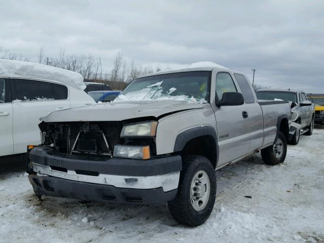 1GCHC29UX5E301056 - 2005 CHEVROLET SILVERADO GRAY photo 2