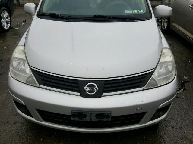 3N1BC13E37L429176 - 2007 NISSAN VERSA S SILVER photo 7