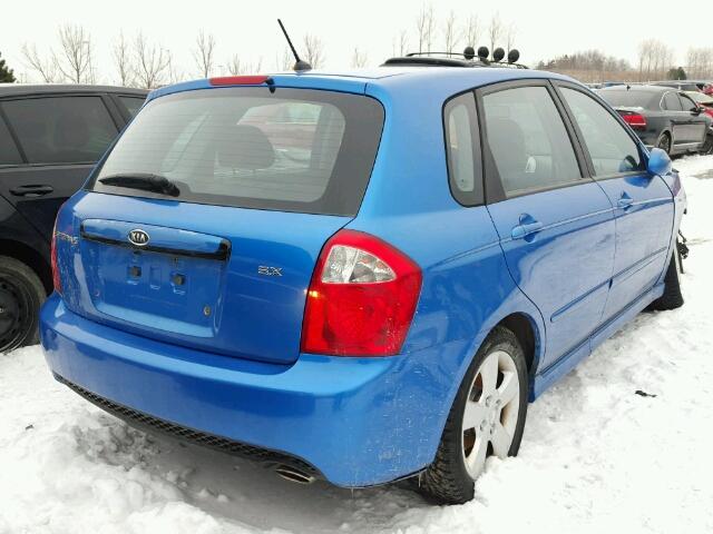 KNAFE161675004338 - 2007 KIA SPECTRA5 S BLUE photo 4