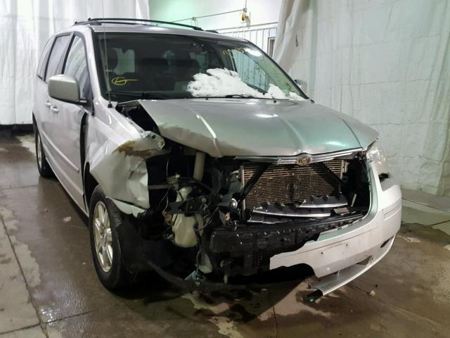 2A8HR54159R683611 - 2009 CHRYSLER TOWN & COU SILVER photo 1